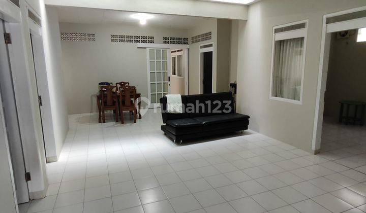 Rumah Nyaman Dengan Furnished Baru di Jalan Kembar Bandung 1