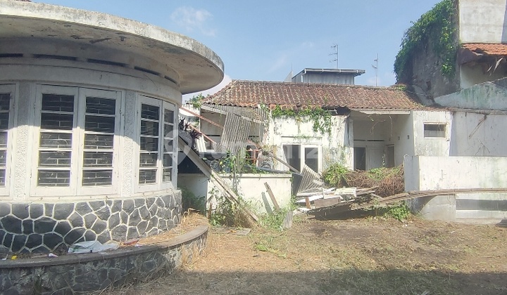 Heritage House Suitable for Cafe for Rent in Dewi Sartika 2