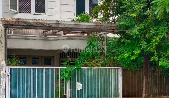 Rumah di Intercon Jkt Brt dgn lingkungan asri aman  1