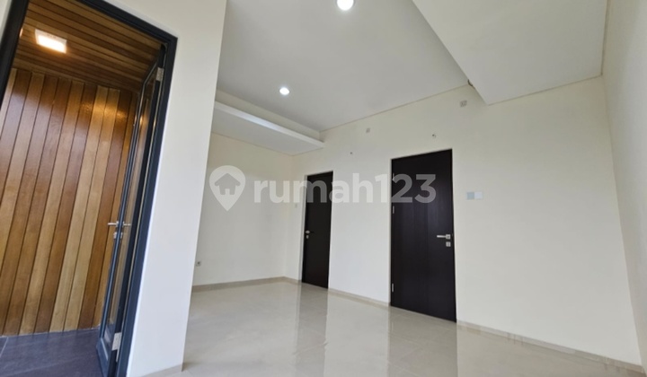 Brand New Ready-to-Live House in Golden Stone with a Lush Environment 2