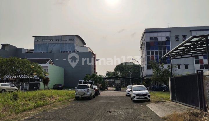 House in Puri Metland in a Lush Environment