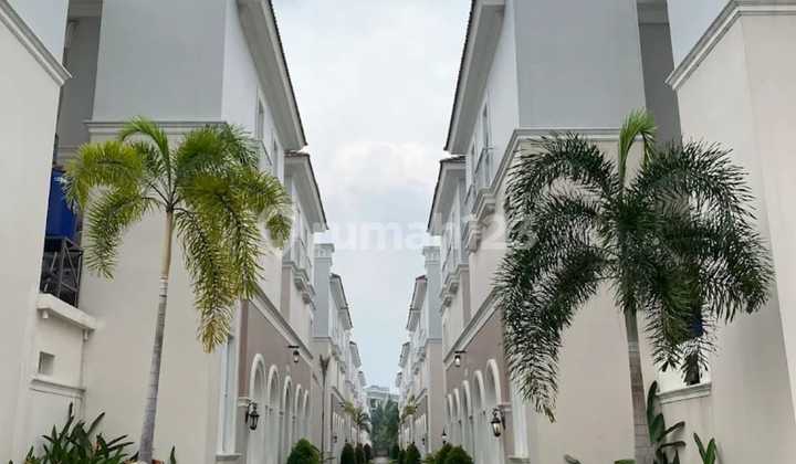 Disewakan Rumah Full Furnish di Vanya Park Alesha Blue Disewakan Rumah Full Furnish di Vanya Park Alesha Blue