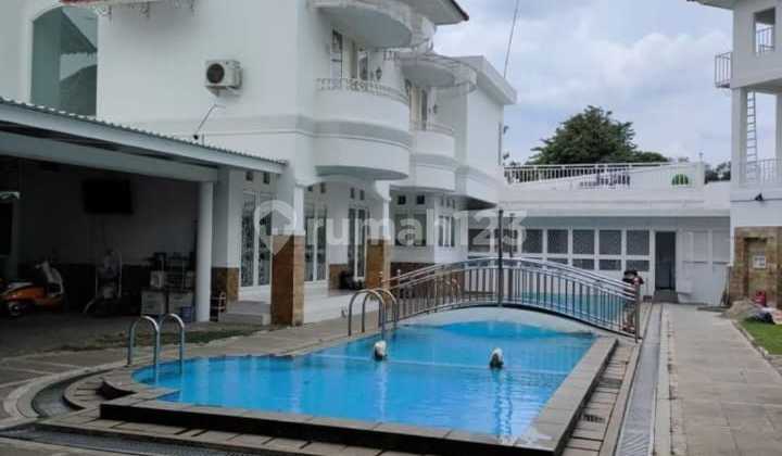 Rumah Luas di Jagakarsa Fasilitas Private Pool Akses Cepat ke Tol