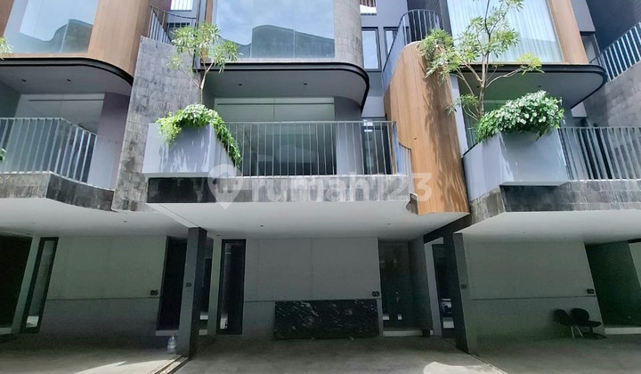 Rumah Modern Kekininan di Kemang Akses Cepat ke Scbd & Kuningan