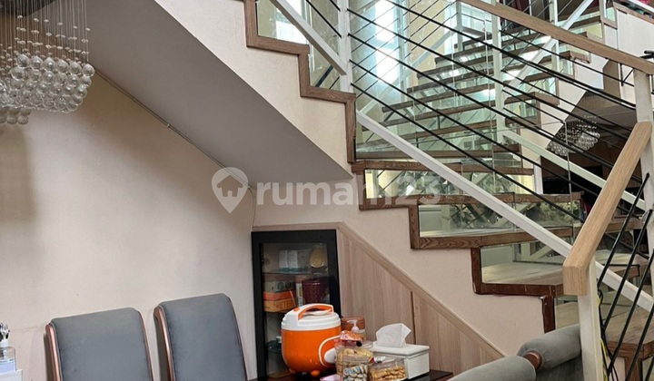 Unbelievable, this 3-bedroom type in BSD near the toll road & station is only this much. 2