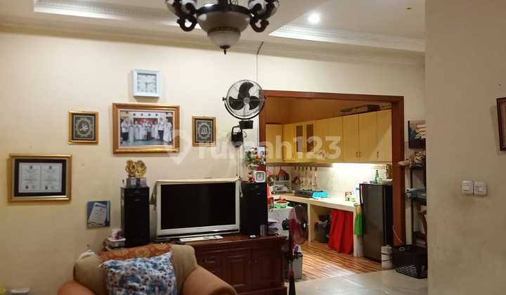 Hidden Gem! Rumah Dekat Mrt & 4 Akses Tol! Nggak Bakal Nyesel! Hidden Gem! Rumah Dekat Mrt & 4 Akses Tol! Nggak Bakal Nyesel!