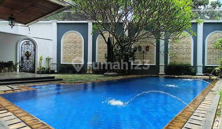 Rumah Eksklusif di Kebayoran Lama Akses Cepat ke Senayan & Tol 2