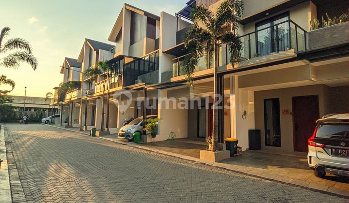 Townhouse Exclusive di Bintaro Siap Huni Dekat ke Tol & Stasiun Townhouse Exclusive di Bintaro Siap Huni Dekat ke Tol & Stasiun