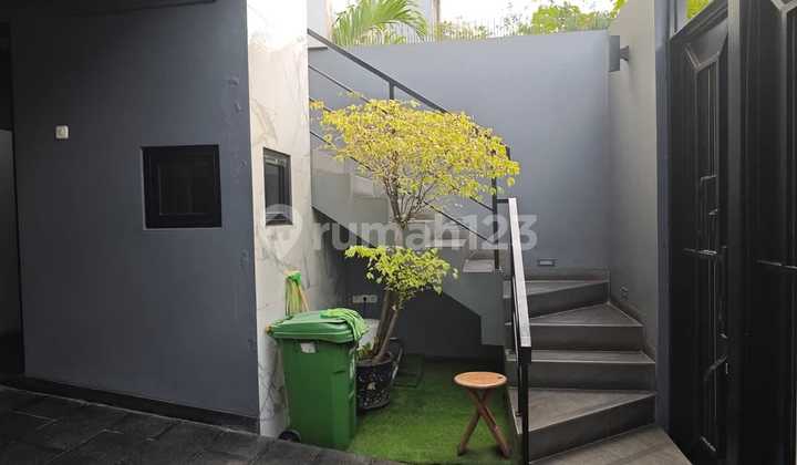 Dijual Rumah Mewah Cluster Camar 7x21m 3 Lantai Full Furnish SHM 2