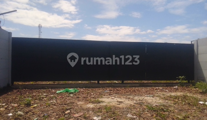 Kelapa Dua Tangerang, Facing the Main Road