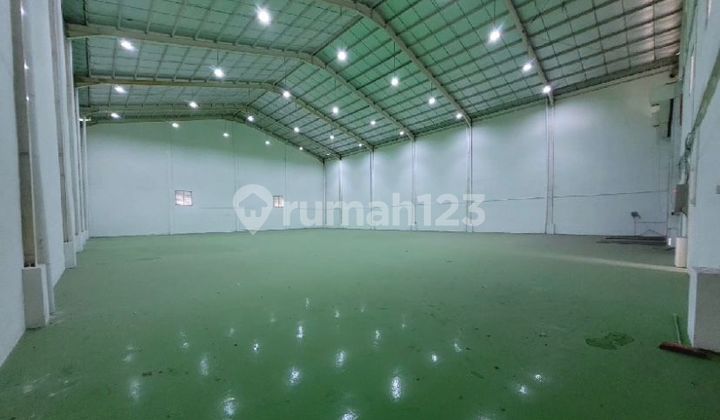 For rent: 2300m2 spacious warehouse in Lippo Cikarang industrial area For rent: 2300m2 spacious warehouse in Lippo Cikarang industrial area