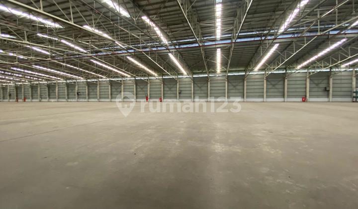 For Rent 8000M2 Spacious Warehouse Inside Industrial Area