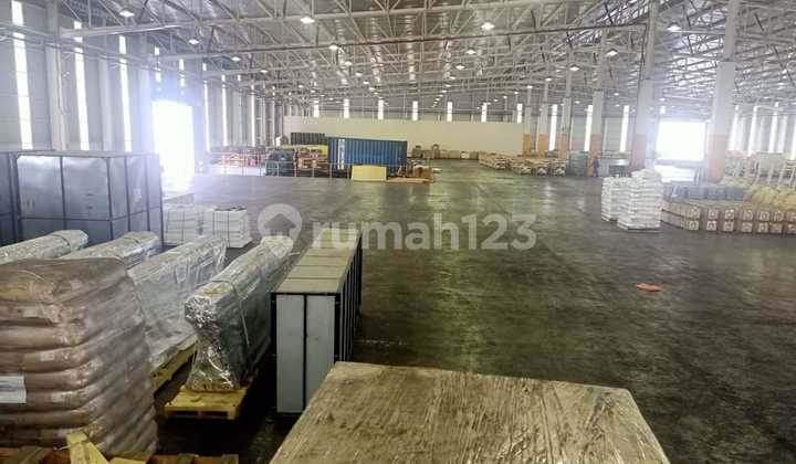 Warehouse for Rent with an Area of 7600 within the Cikarang Industrial Area. Warehouse for Rent with an Area of 7600 within the Cikarang Industrial Area.