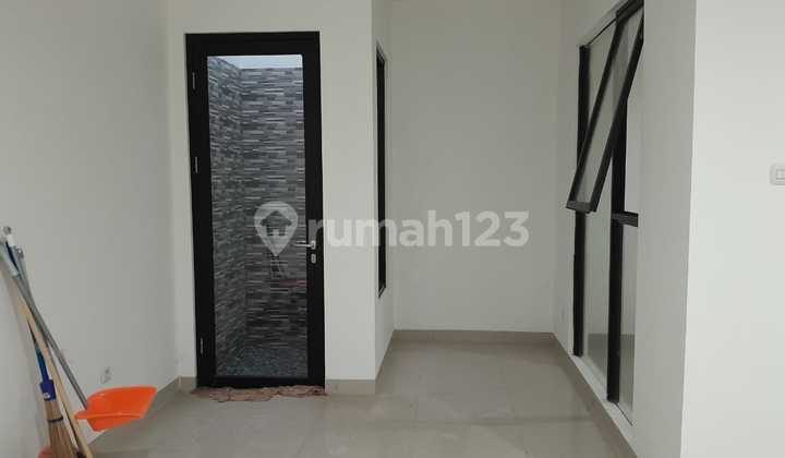 Dijual Cepat Rumah Bagus, Siap Huni @Cluster Jura (Metland Menteng) di Cakung 2