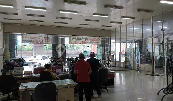 Disewakan Ex Showroom Motor Pinggir Jalan di Cilincing
