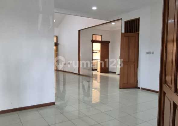 Disewakan Rumah Bagus, Rapih Siap Huni @Raya Kelapa Kopyor di Kelapa Gading Cocok untuk Usaha, Kantor atau Tempat Tinggal 2