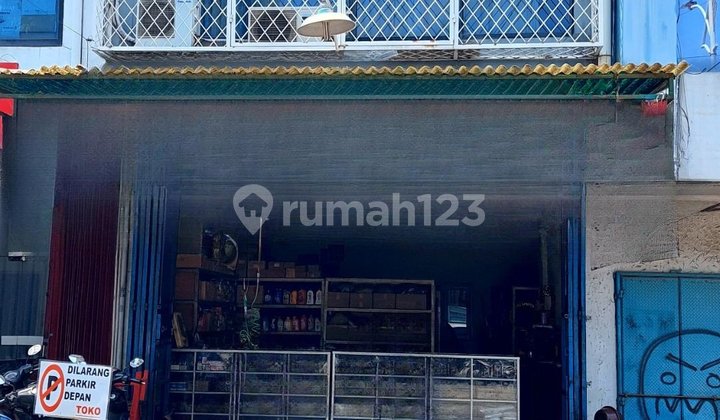 Nice Shop House 2½ Floors Strategic Location by Main Road North HGB 1