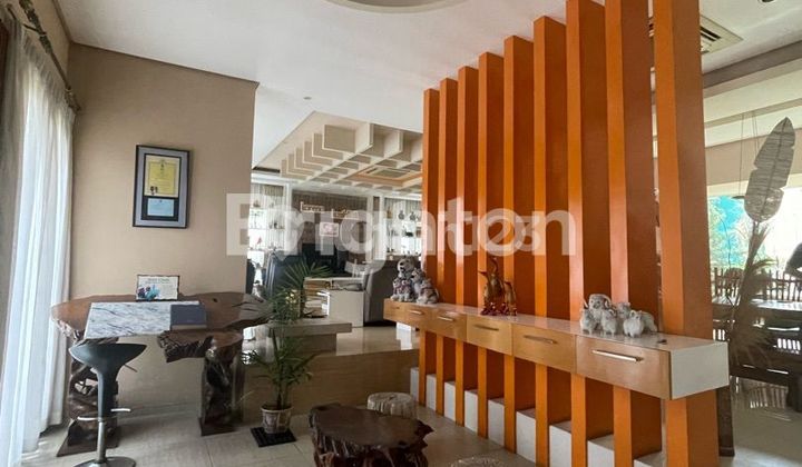 RUMAH ELEGAN SUTRA RENATA RUMAH ELEGAN SUTRA RENATA