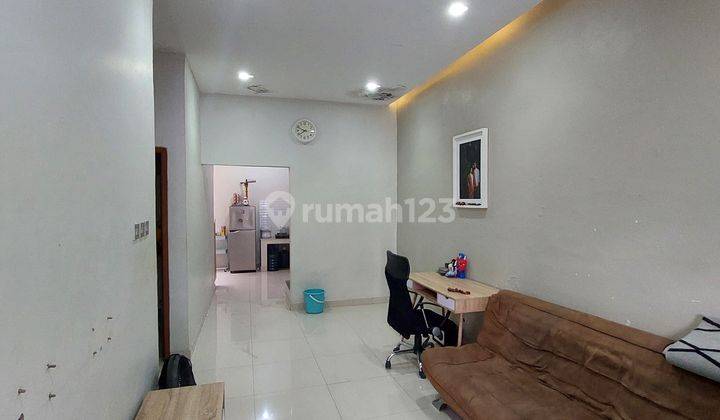 ruang tamu rumah di cibinong minimalis cluster