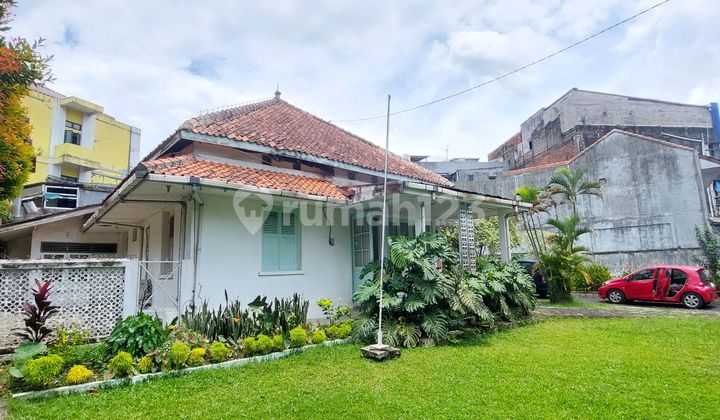 Rumah Model Klasik Halaman Luas Dekat Stasiun di Bogor Tengah 2