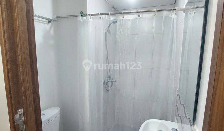 kamar mandi apartemen di sentul tipe studio
