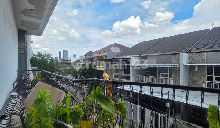 Rumah Hook 3 Lantai Jalan Mangga Duri Kepa Ngantong 2