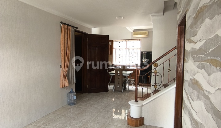Town House 2 Lantai Lengkap dengan Furnish Siap Huni