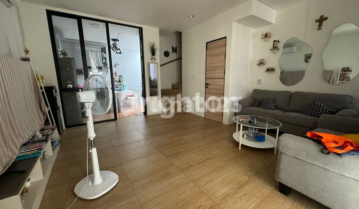 BEAUTIFUL AND NEAT HOUSE IN LIPPO KARAWACI - TANGERANG 2