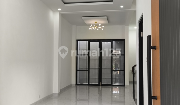 Rumah Cantik 2 Lantai Siap Huni Rumah Cantik 2 Lantai Siap Huni