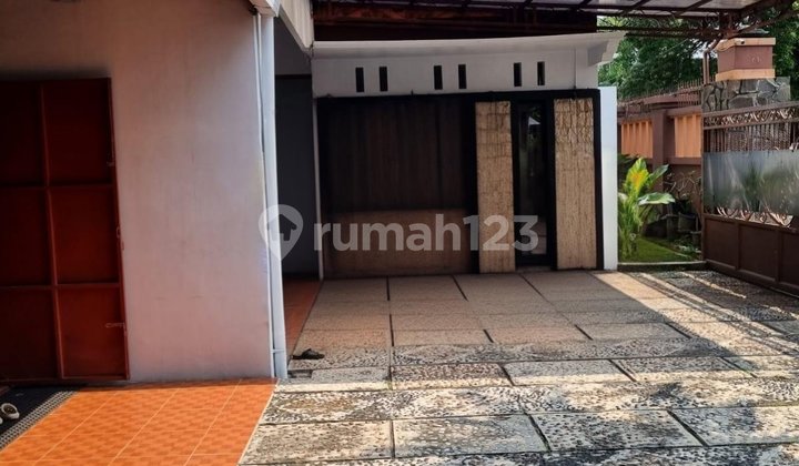 Luxurious and Comfortable House with a Large Yard in Nusukan, Ready to Use 2