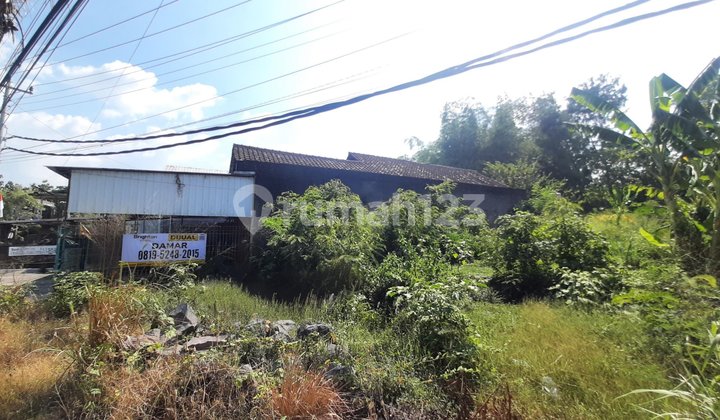 Bonus Land with House Next to Main Road in Banyudono Area