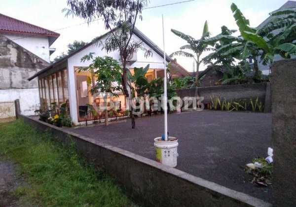 Bonus Land with Small House by the Highway in Kartasura Bonus Land with Small House by the Highway in Kartasura