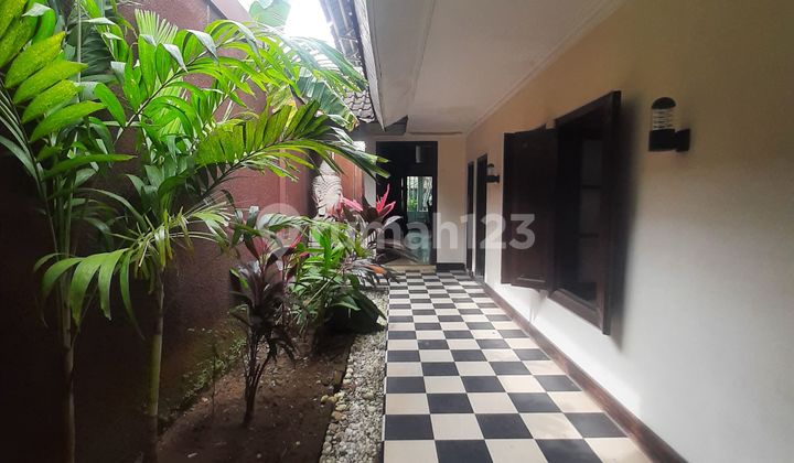 Hollandia Ethnic Luxury House Near the Highway in the Colomadu Area 2