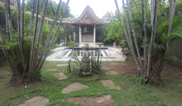 Hollandia Ethnic Luxury House Near the Highway in the Colomadu Area 1
