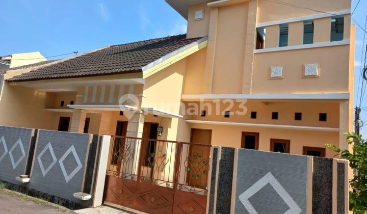 Rumah Tingkat Posisi Hook Siap Pakai Sangat Istimewa Di Colomadu