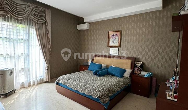 RUMAH BAGUS DI HOOK FULL FURNISH HADAP UTARA DI PULOMAS JAKARTA TIMUR 2