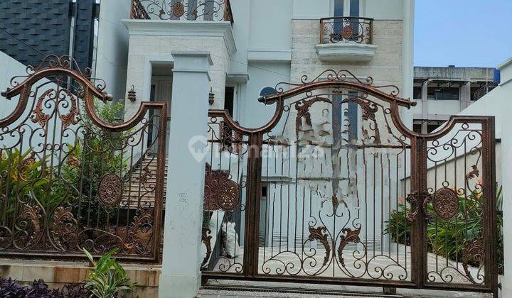 RUMAH BAGUS ADA SWIMMING POOL DI WEDANA OTISTA 1