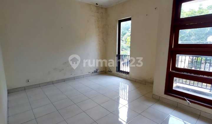 Rumah 2 Lantai SHM Butuh Renovasi,Masih Ada Tanah Sisa Luas di Belakang dan Sampingnya,Lt 198M,Lb 90M Dicluster Harmoni Harapan Indah Bekasi 2