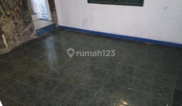 Rumah 2 lantai bisa buat usaha parkiran motor lokasi dekat stasiun depok baru lantai 2 ada kamar tidur 3,kamar mandi 2 di depok baru,Depok 2