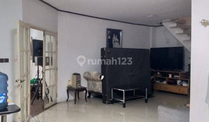 Rumah 2 Lantai Hook SHM Siap Huni,luas Tanah 310 M,luas Bangunan 180 M,kamar Tidur 4+1,KAMAR Mandi 3 Hadap Utara barat Row Jalan Lebar Dan Bebas Banjir Di Pulomas Jakarta Timur 2