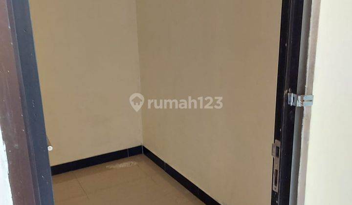 RUMAH 2 LANTAI SIAP HUNI,SHM LUAS TANAH 90 M,LUAS BANGUNAN 140 M,KAMAR TIDUR 3+1,KAMAR MANDI 2,1 GUDANG,BEBAS BANJIR RUMAH SUDAH TINGGI DARI JALAN 1 METER DI KELAPA HIBRIDA,KELAPA GADING JAKARTA UTARA 2