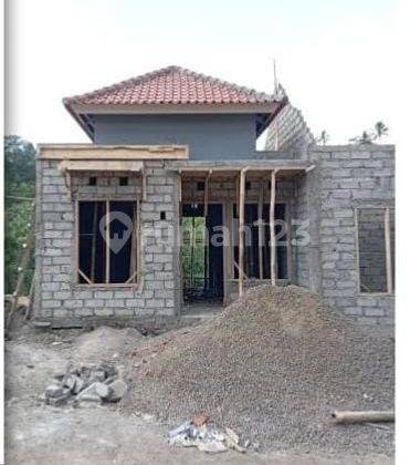  1 STORY HOUSE LOCATION ON A HILL WITH A VIEW OF GREEN TREES IN BATUAJI TABANAN, LAND AREA 72 M, BUILDING AREA 38 M, 2 BEDROOM, 1 BATHROOM, IN A NEW HOUSING COMPLEX IN TABANAN BALI 2