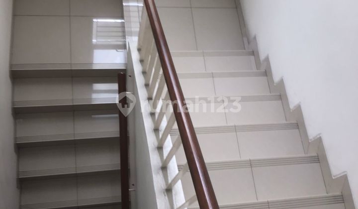 RUMAH BAGUS 2LT SIAP HUNI DI CLUSTER LANTANA JGC CAKUNG JAKARTA TIMUR 2