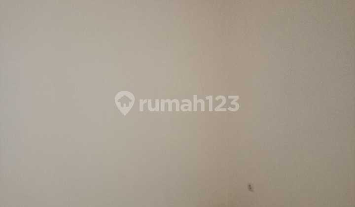RUMAH 2 LANTAI SIAP HUNI DI KOMPLEK ROROTAN 2