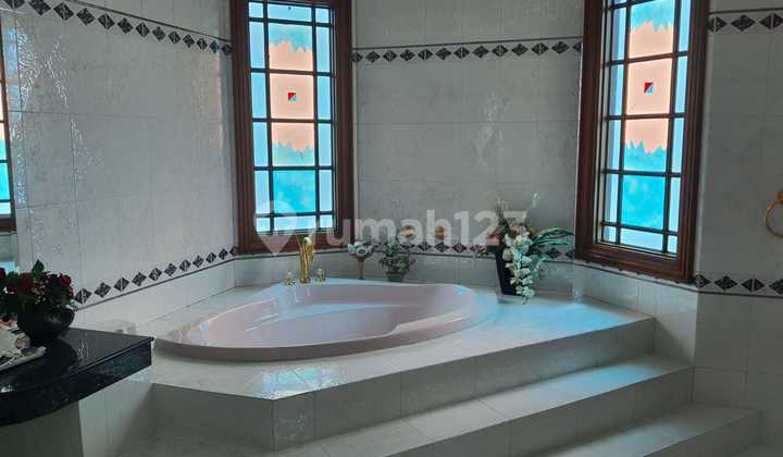 RUMAH MEWAH BAGUS 2LT SEMI FURNISH DI BUKIT GADING VILLA CLUSTER KINTAMANI KELAPA GADING 