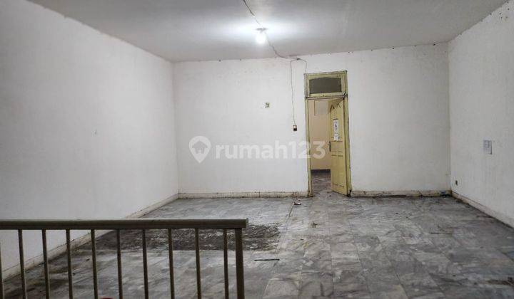 RUKO 2,5 LANTAI DILOKASI STRATEGIS UNTUK USAHA,CAFE,KANTOR,BARBERSHOP,RUMAH MAKAN POSISI PINGGIR JALAN RAMAI,LT 144 M (6X24),LB 200 M,KM 3,;LISTRIK 3500 WATT HADAP UTARA,DI DANAU SUNTER,JAKARTA ITARA 2