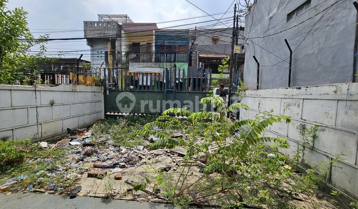 OLD HOUSE IN CENTRAL JAKARTA AREA, KRAMAT SENEN 1