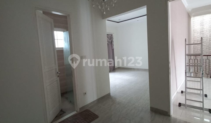 NICE SEMI-FURNISHED HOUSE IN CENTRAL CEMPAKA PUTIH 2
