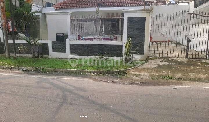 RUMAH TUA DI DALAM KOMPLEK PULOMAS