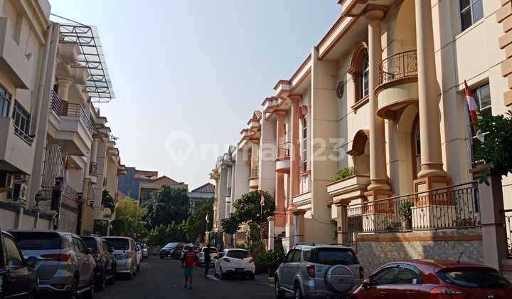 NICE HOUSE WITH BOARDING BUSINESS 6 BR+KM IN VILLA GADING INDAH NICE HOUSE WITH BOARDING BUSINESS 6 BR+KM IN VILLA GADING INDAH